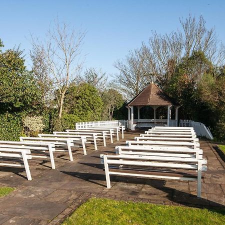 Berwick Manor Hotel Rainham  Esterno foto