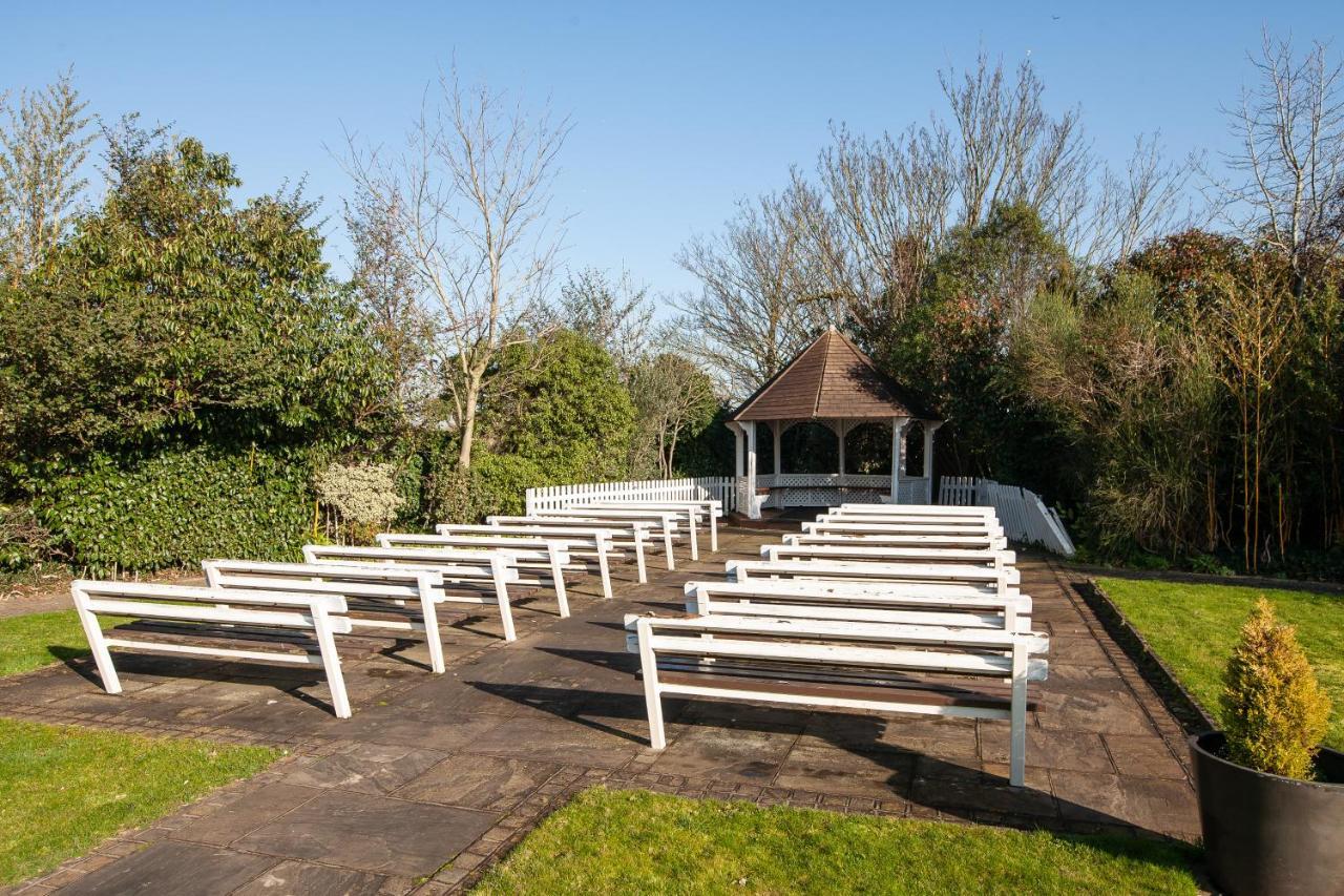 Berwick Manor Hotel Rainham  Esterno foto