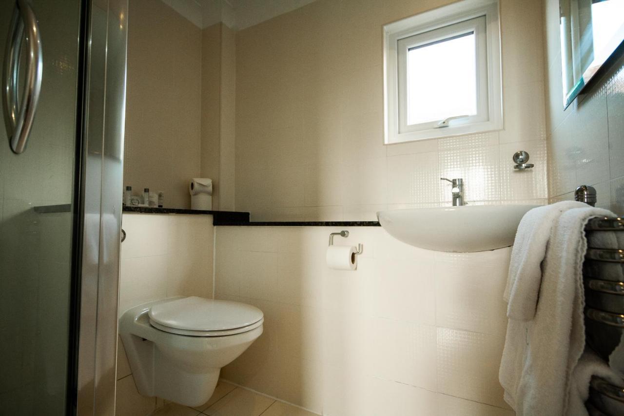 Berwick Manor Hotel Rainham  Esterno foto
