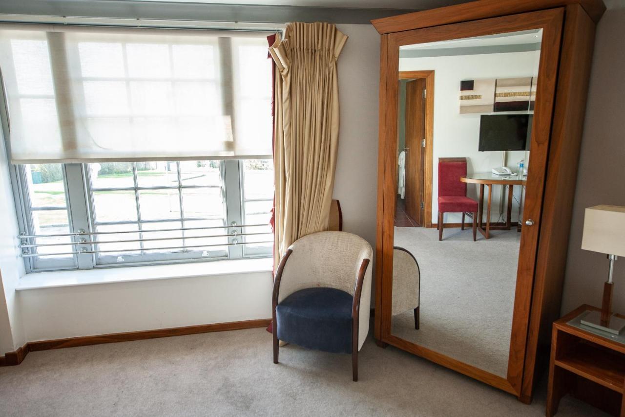 Berwick Manor Hotel Rainham  Esterno foto