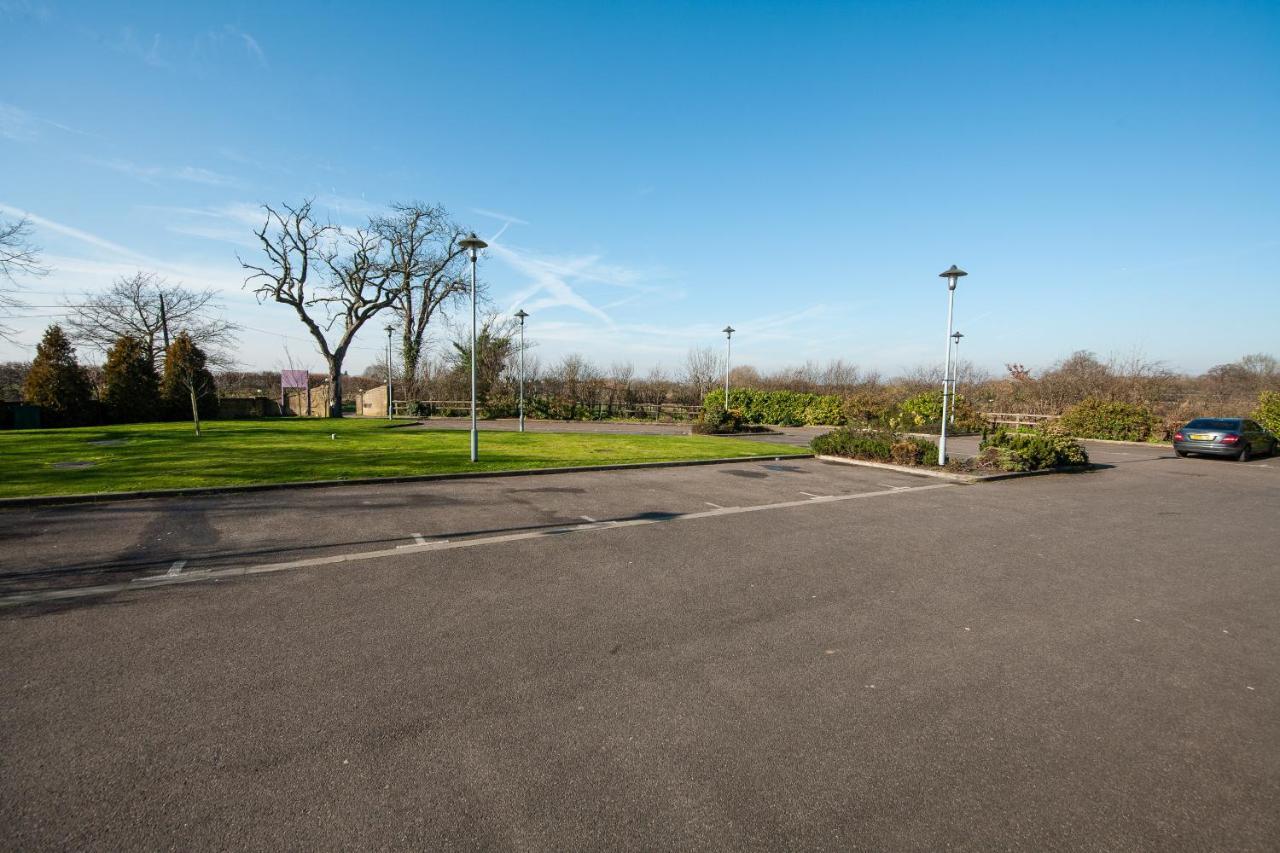 Berwick Manor Hotel Rainham  Esterno foto
