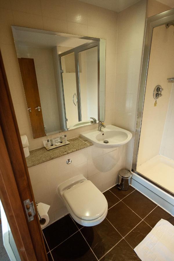 Berwick Manor Hotel Rainham  Esterno foto