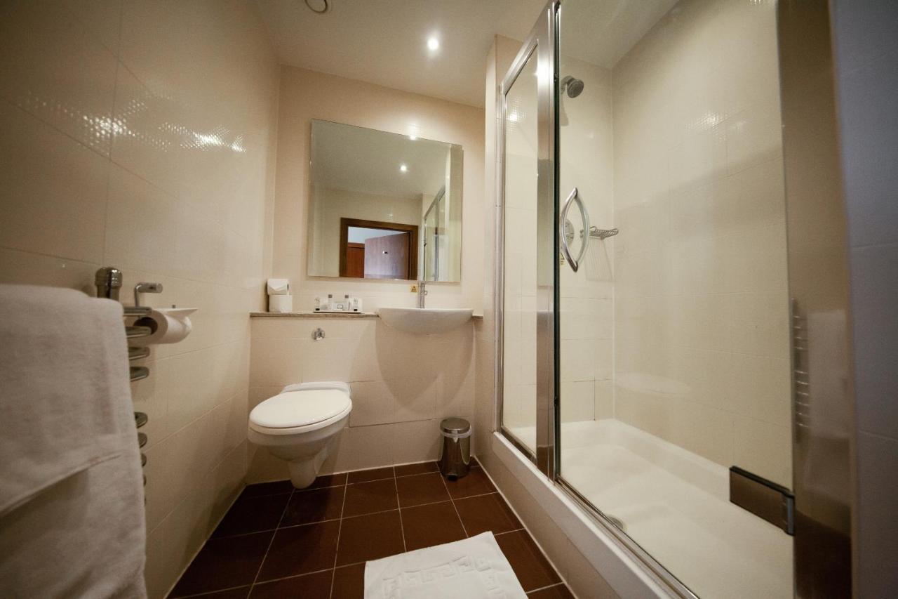 Berwick Manor Hotel Rainham  Esterno foto