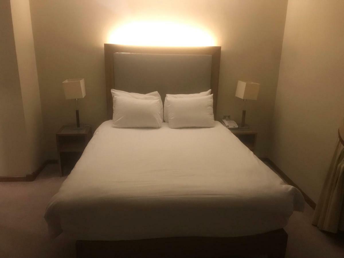 Berwick Manor Hotel Rainham  Esterno foto