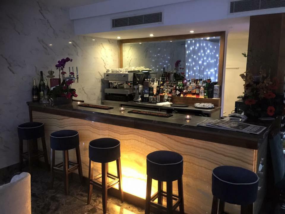 Berwick Manor Hotel Rainham  Esterno foto