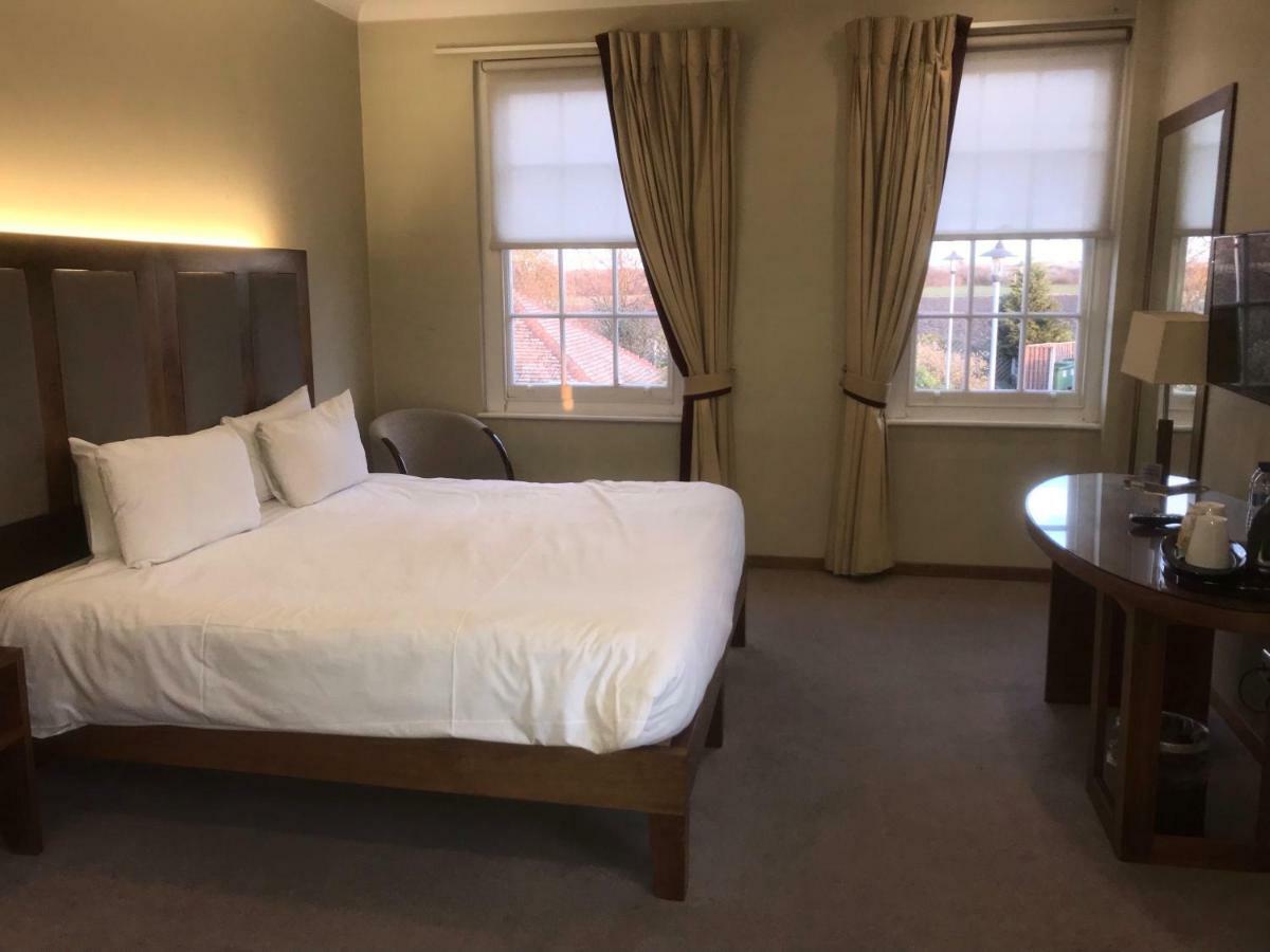 Berwick Manor Hotel Rainham  Esterno foto