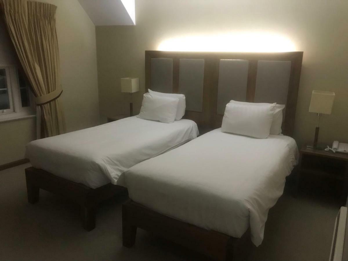 Berwick Manor Hotel Rainham  Esterno foto