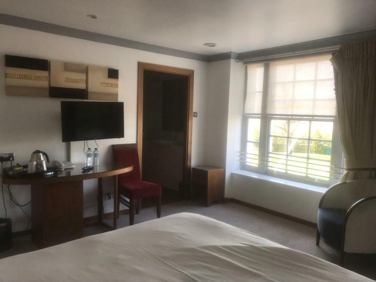 Berwick Manor Hotel Rainham  Esterno foto