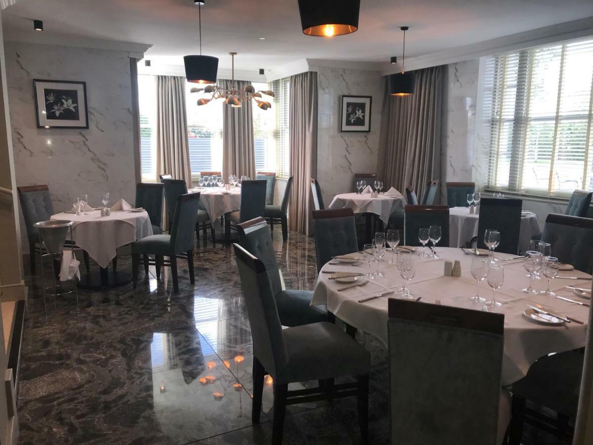 Berwick Manor Hotel Rainham  Esterno foto