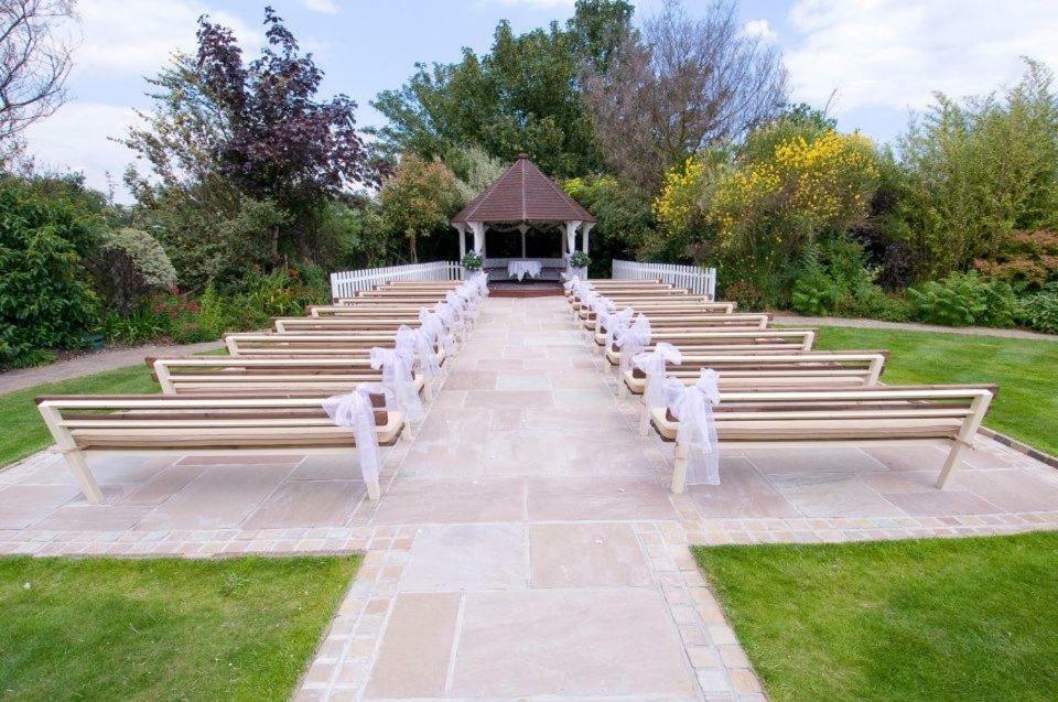 Berwick Manor Hotel Rainham  Esterno foto